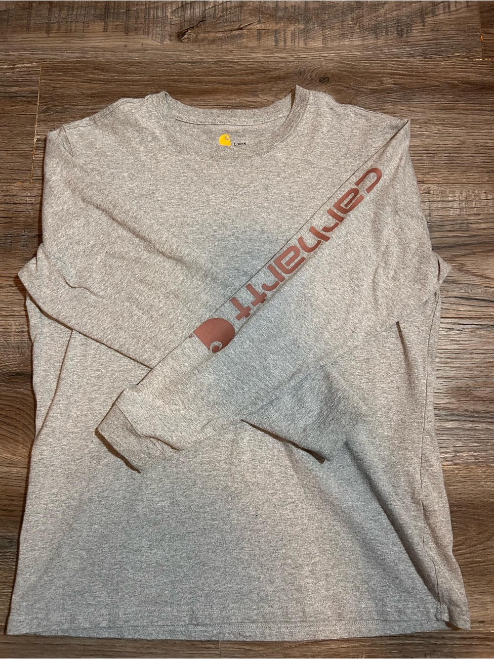 Carhartt women’s Long-Sleeve Logo Tee in Heather Gray